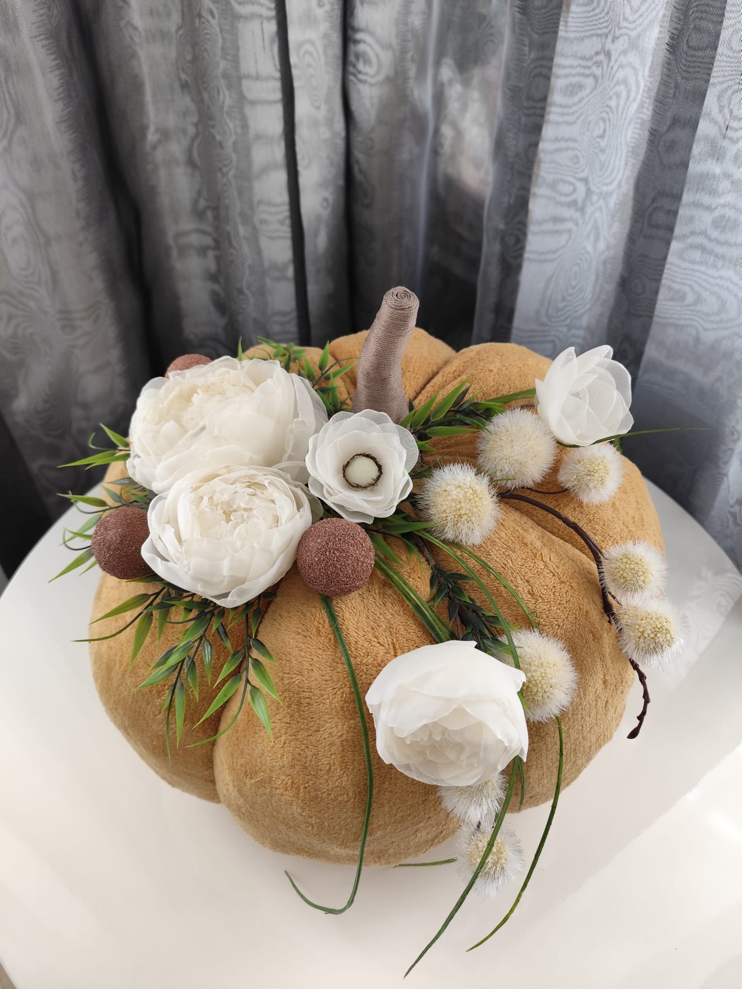 Dýně Žlutá XXL – Textilní Dekorace s Květinami | Nika's Home