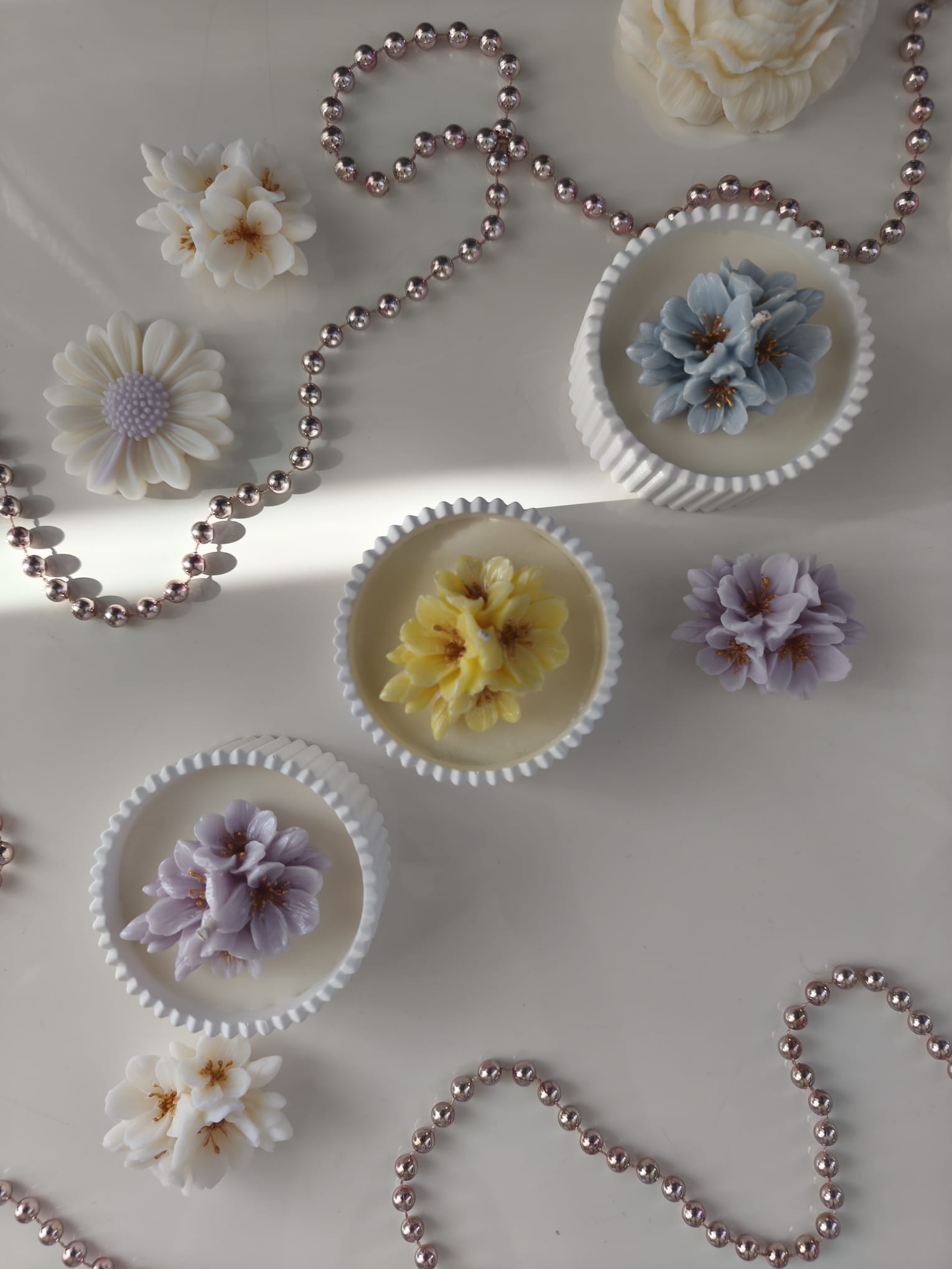 Svíčka pro tebe – Květiny v jesmonitové nádobě | 5 barev | Nika's Home