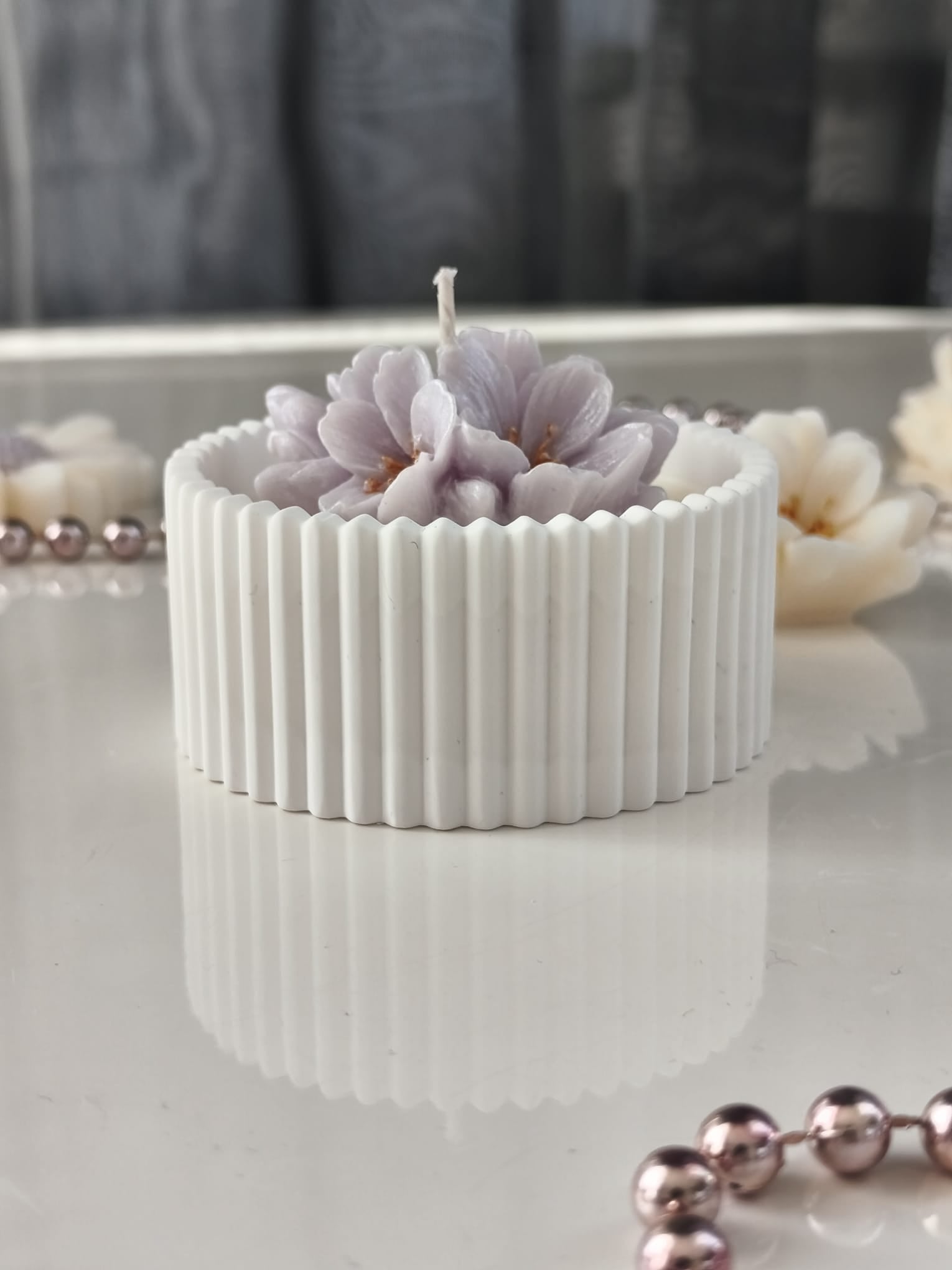 Svíčka pro tebe – Květiny v jesmonitové nádobě | 5 barev | Nika's Home