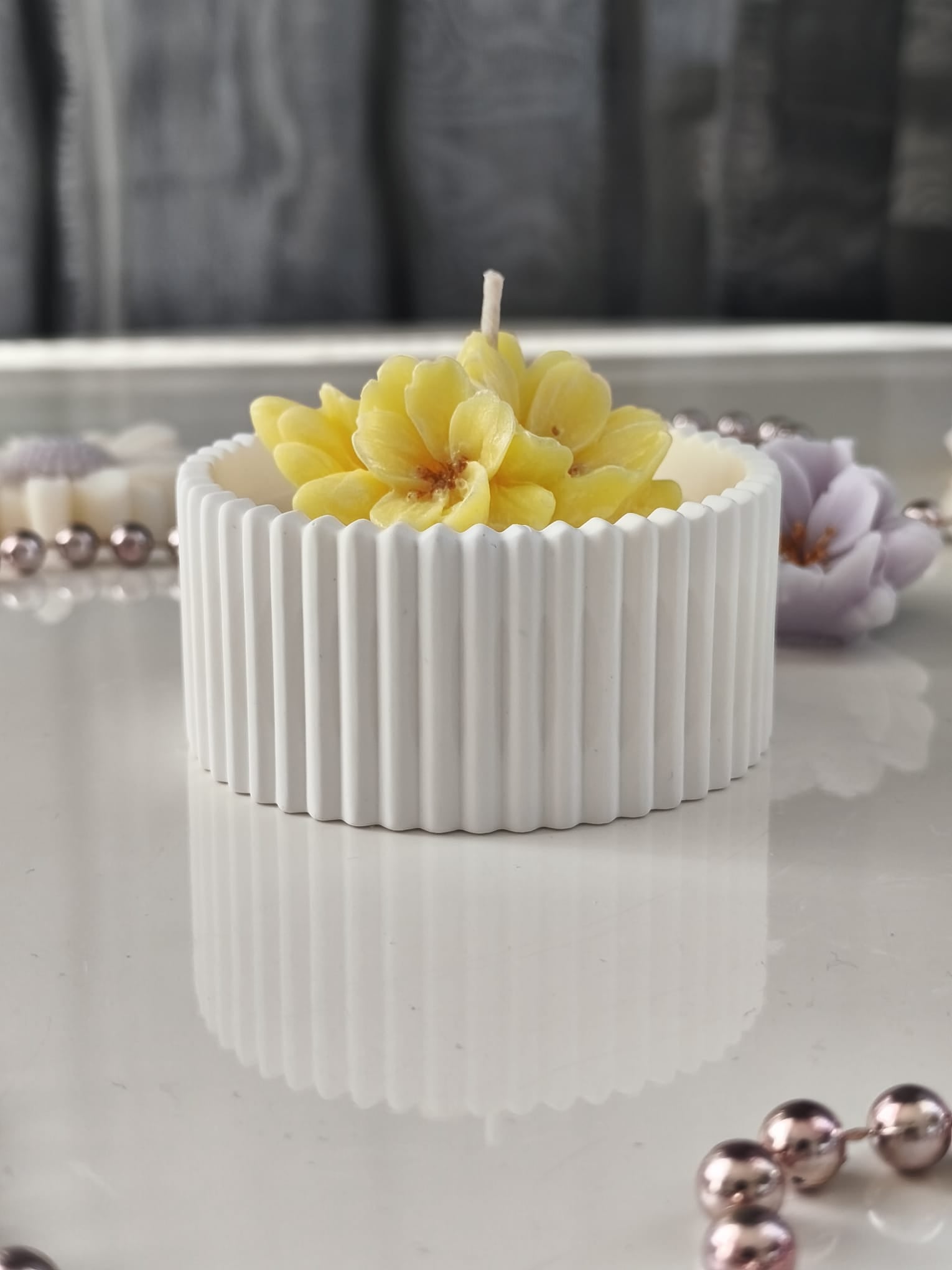 Svíčka pro tebe – Květiny v jesmonitové nádobě | 5 barev | Nika's Home