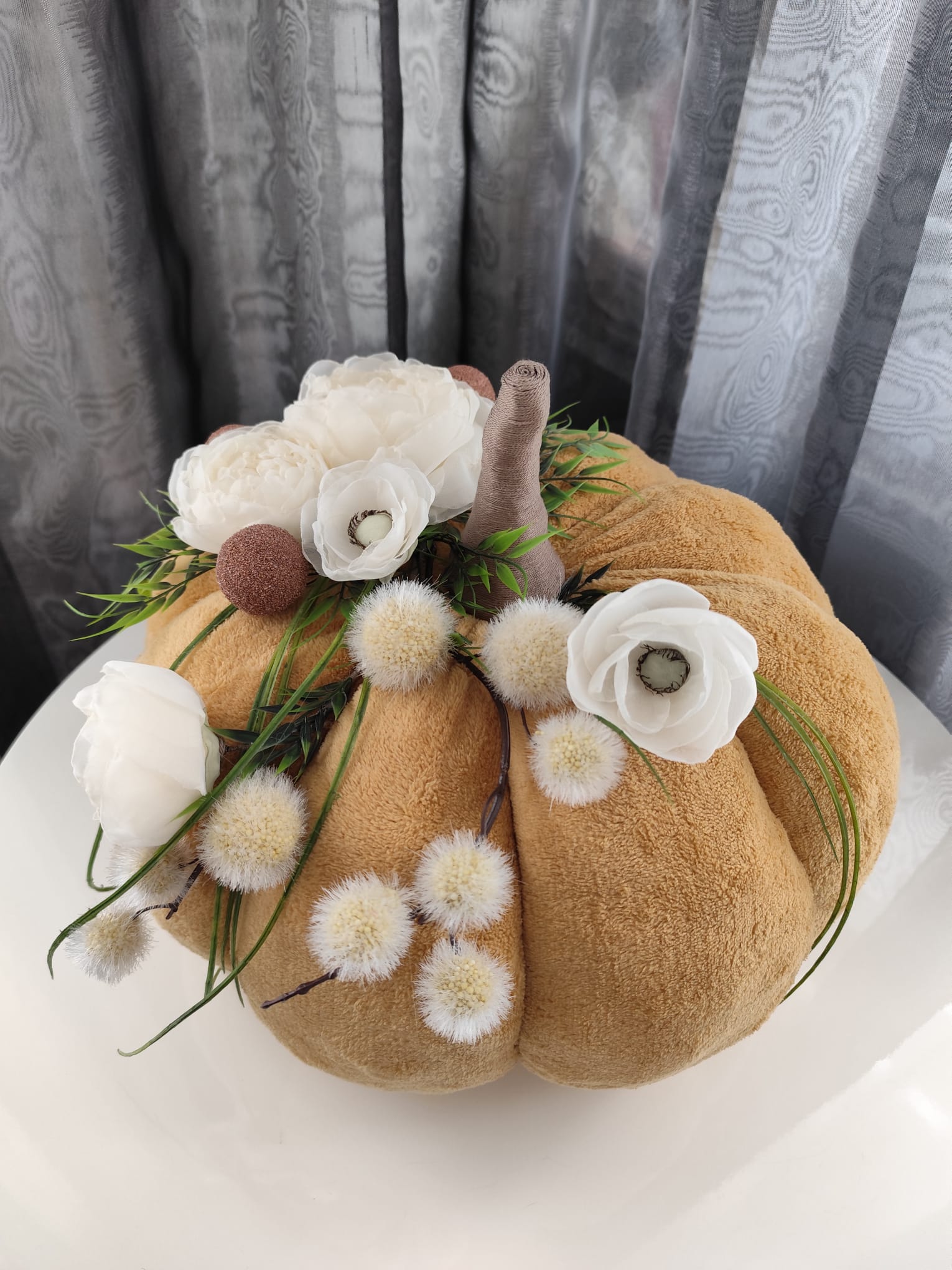 Dýně Žlutá XXL – Textilní Dekorace s Květinami | Nika's Home