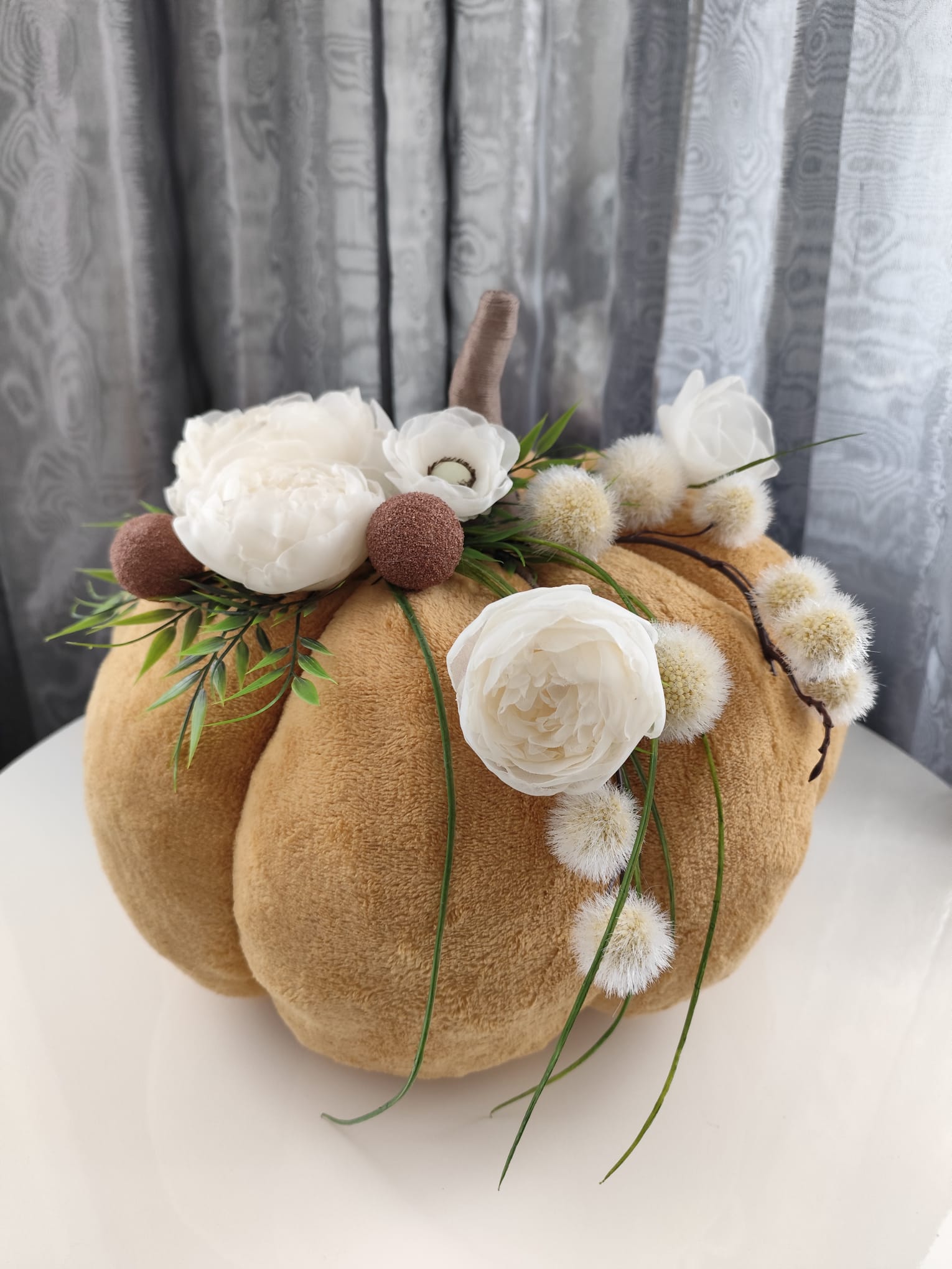 Dýně Žlutá XXL – Textilní Dekorace s Květinami | Nika's Home