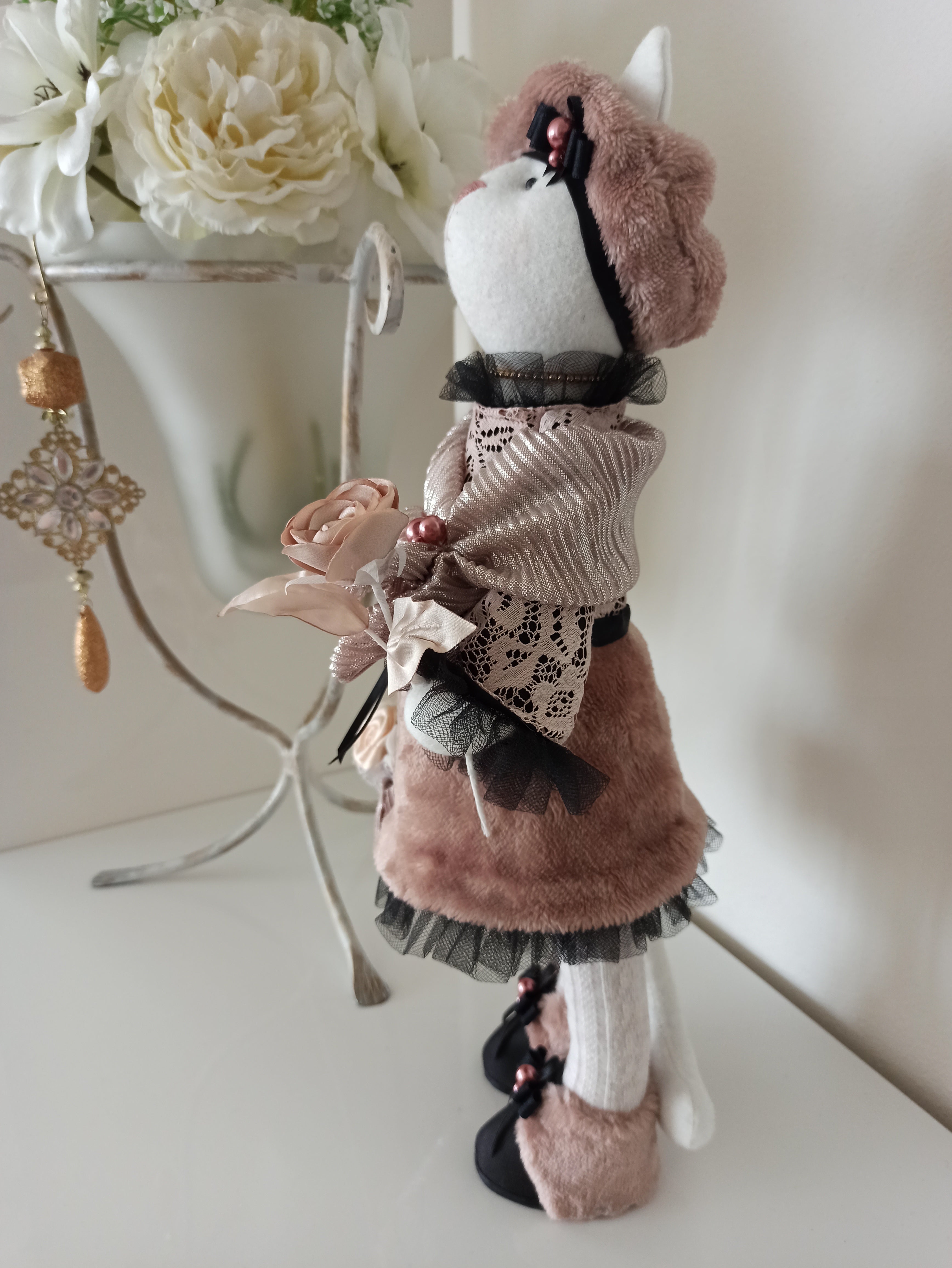 Nikaska Kočička Černo-Růžová – Ručně vyrobená panenka | 39 cm | Nika's Home