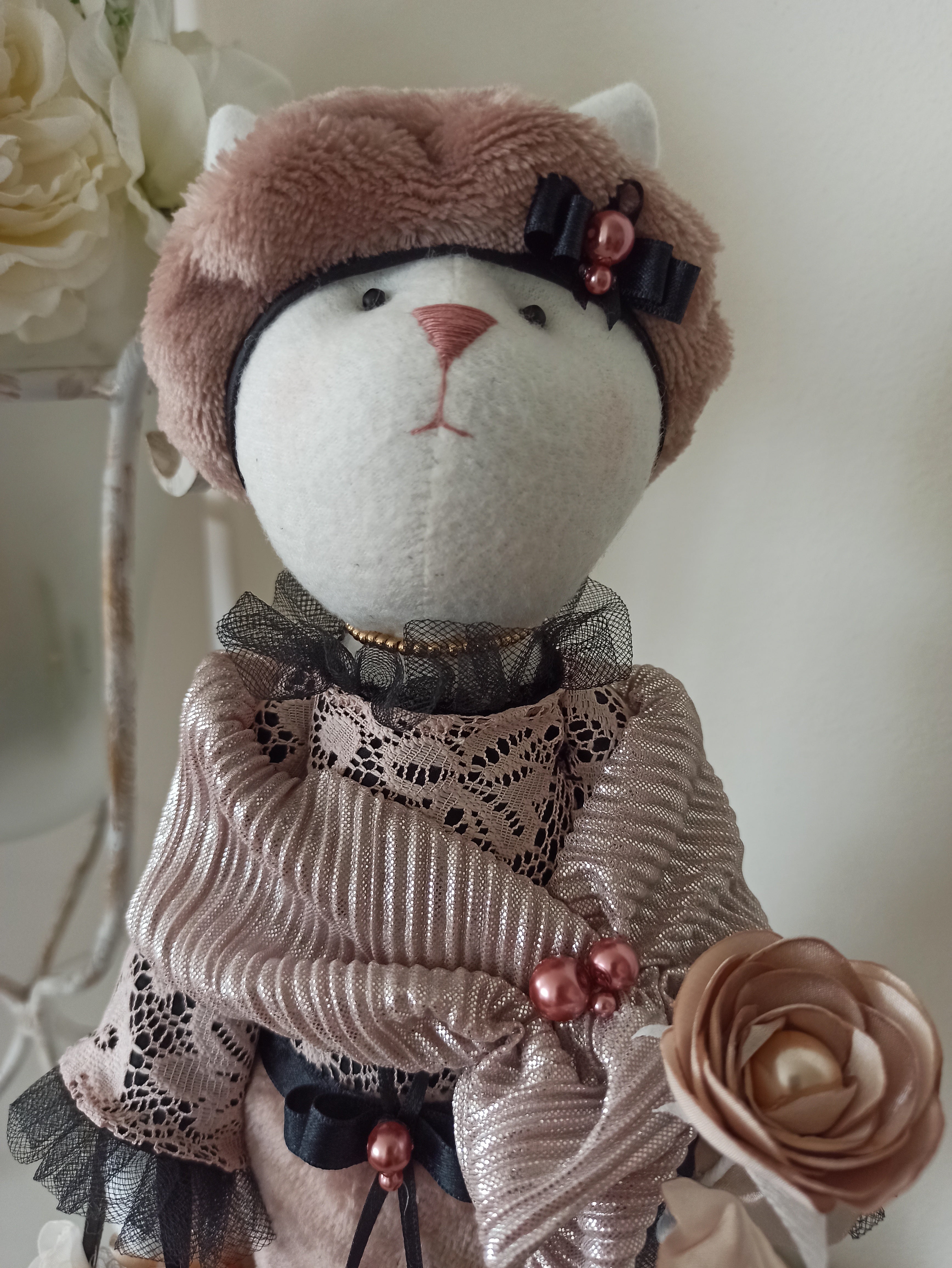 Nikaska Kočička Černo-Růžová – Ručně vyrobená panenka | 39 cm | Nika's Home