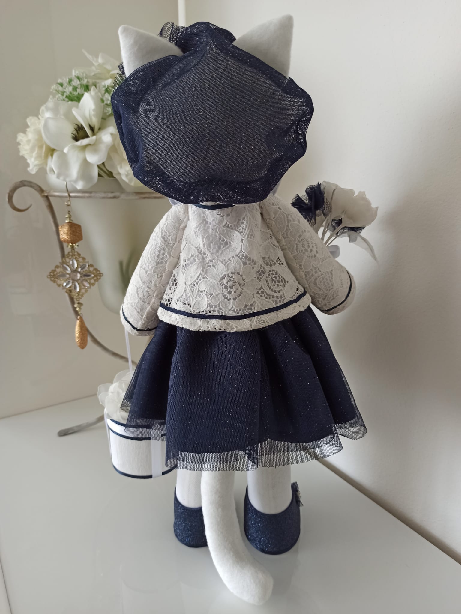 Nikaska Kočička Modrá – Ručně vyrobená panenka | 45 cm | Nika's Home