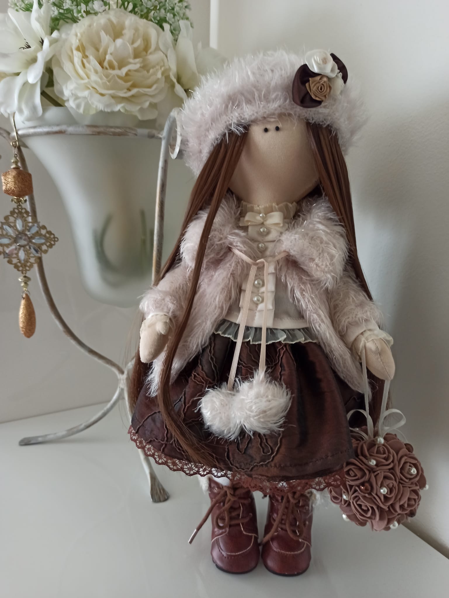 Nikaska Hnědá – Ručně vyrobená panenka | 39 cm | Nika's Home