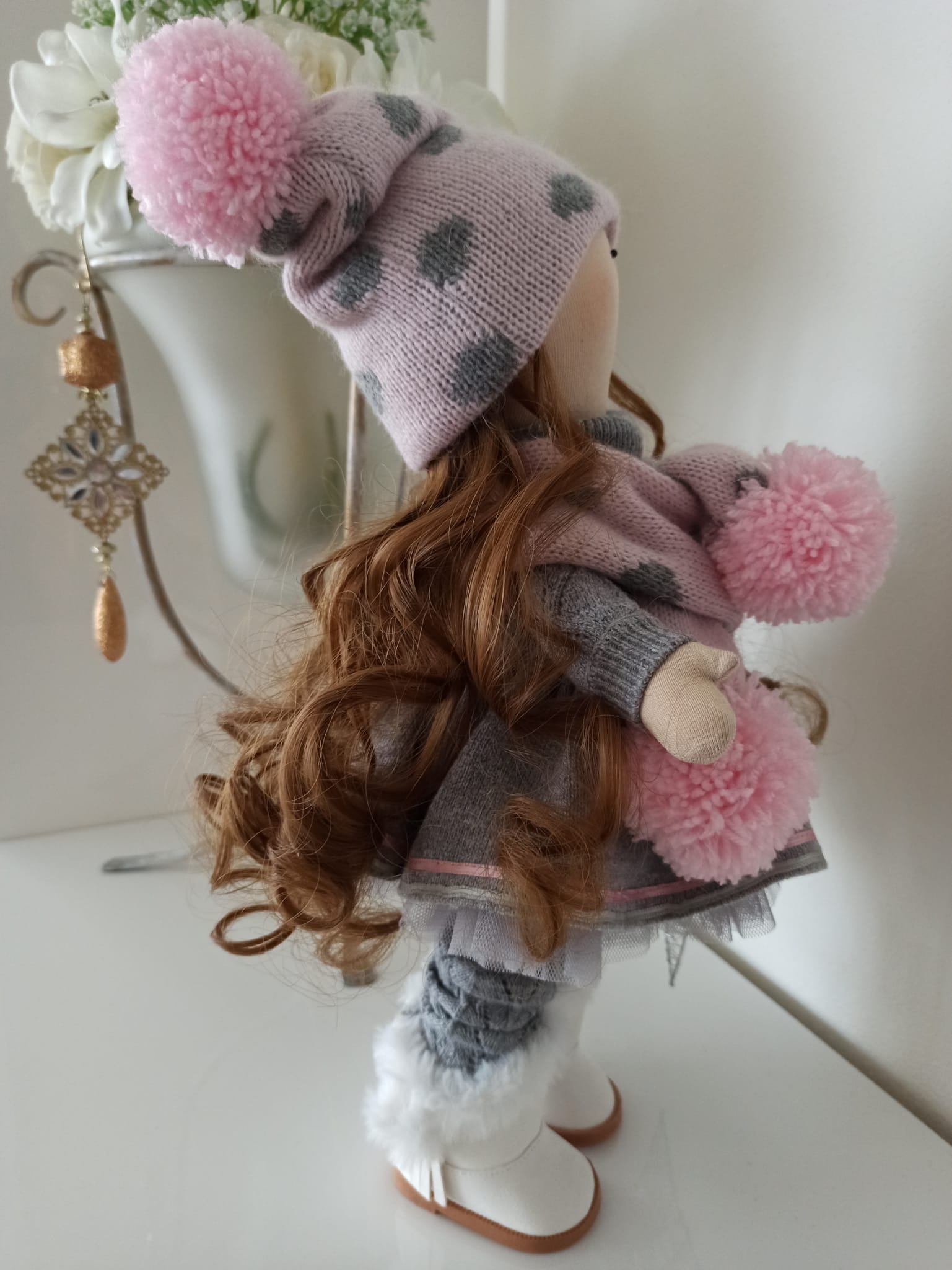 Nikaska Šedá – Ručně vyrobená panenka | 34 cm | Nika's Home