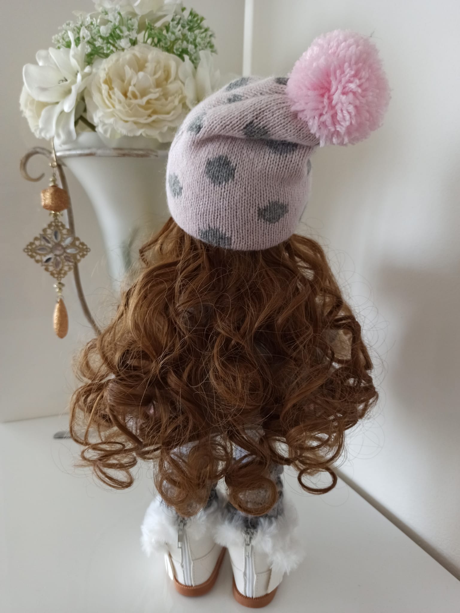 Nikaska Šedá – Ručně vyrobená panenka | 34 cm | Nika's Home